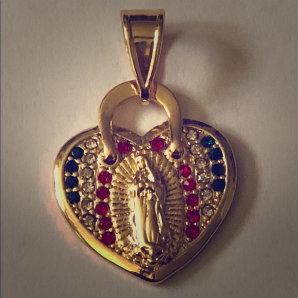 Jewelry - Heart shaped pendant